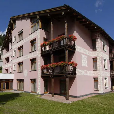 Boutique Cervus Szálloda St. Moritz